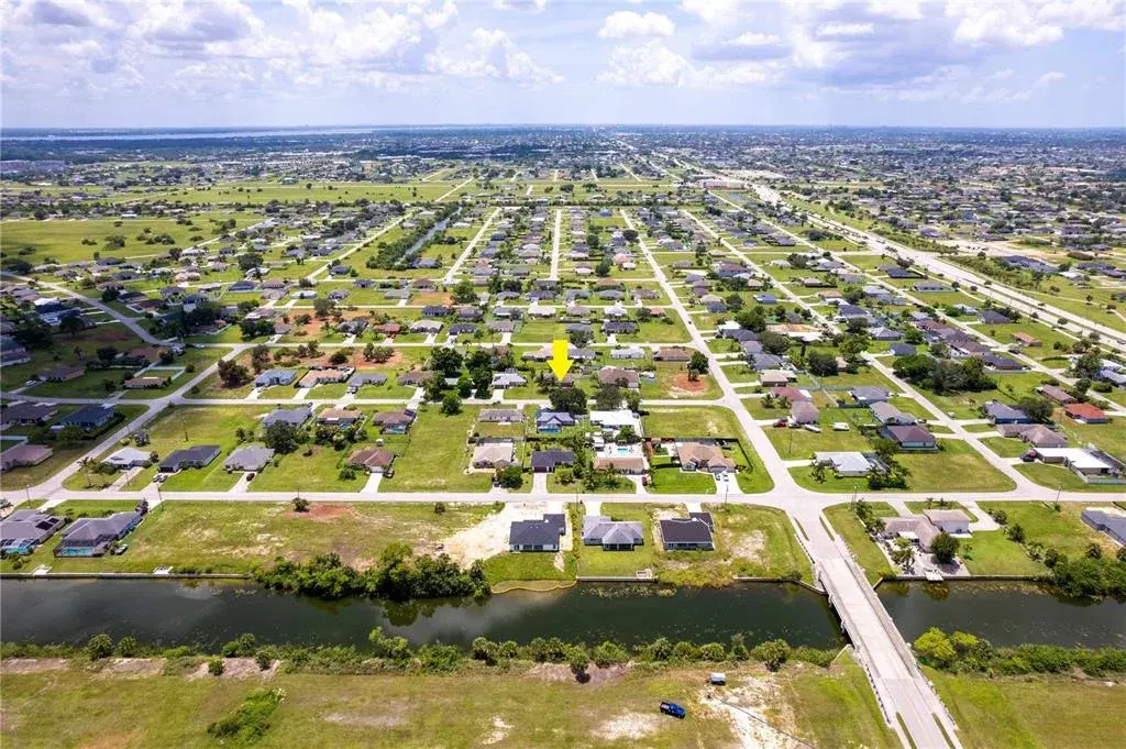 EASY ACCESS to Del Prado Blvd N (north south) and Kismet Pkwy (east-west), putting you MINUTES from shopping, dining, schools