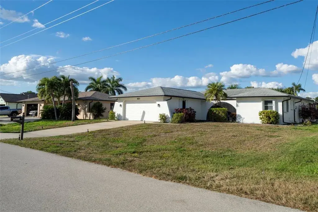 Property for sale at 1433 SE 28TH TERRACE, CAPE CORAL, FL, 33904