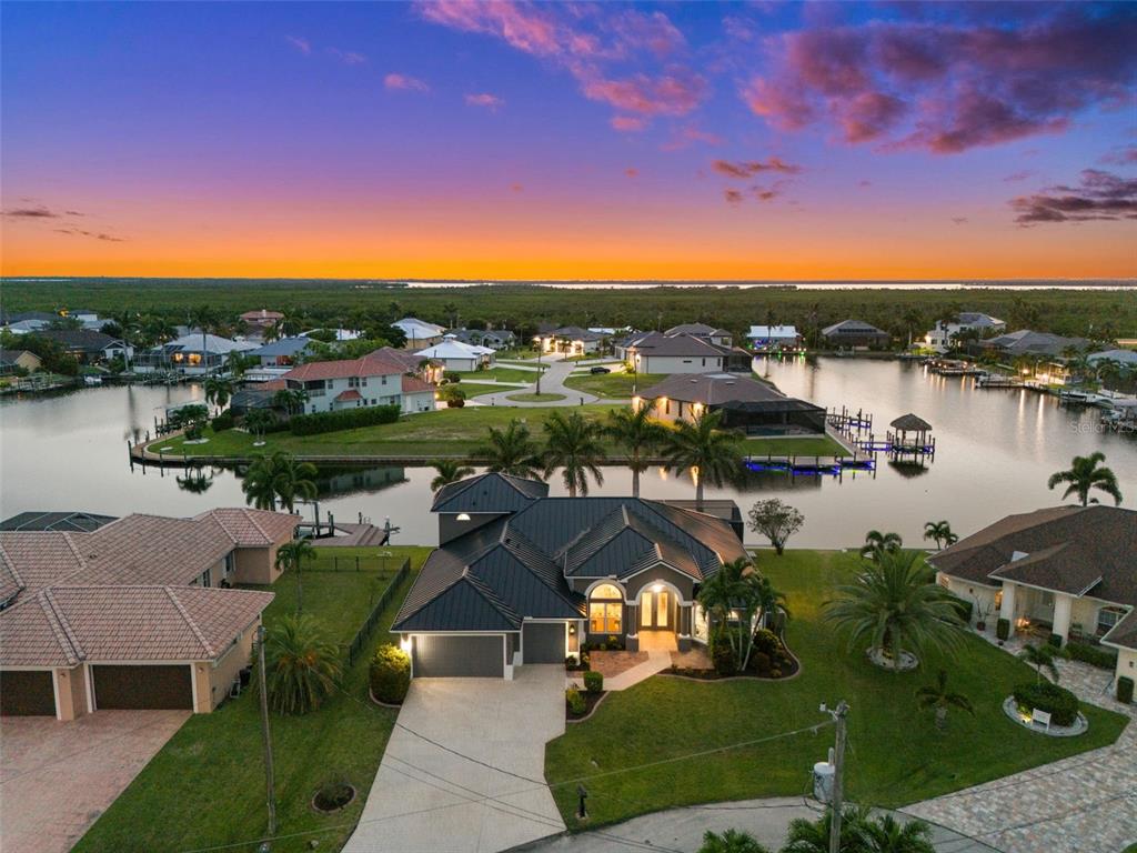 Welcome to 4012 SW 29th Avenue in the evening!