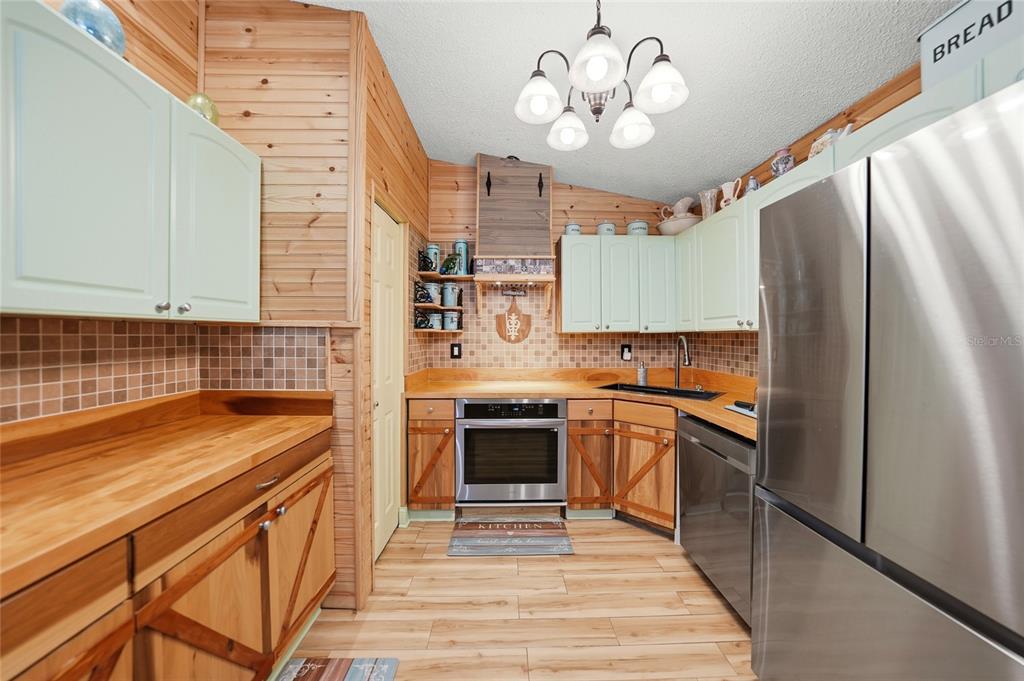 2213 NE 6th Place, Cape Coral, FL, 33909