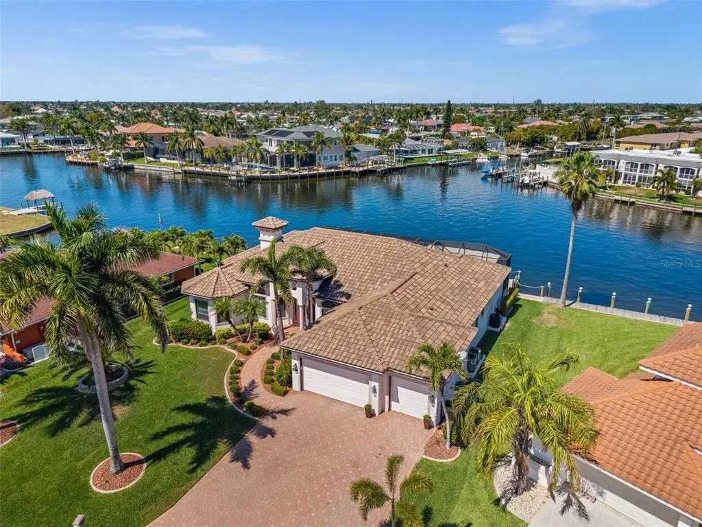 Welcome to 5205 Tamiami Court