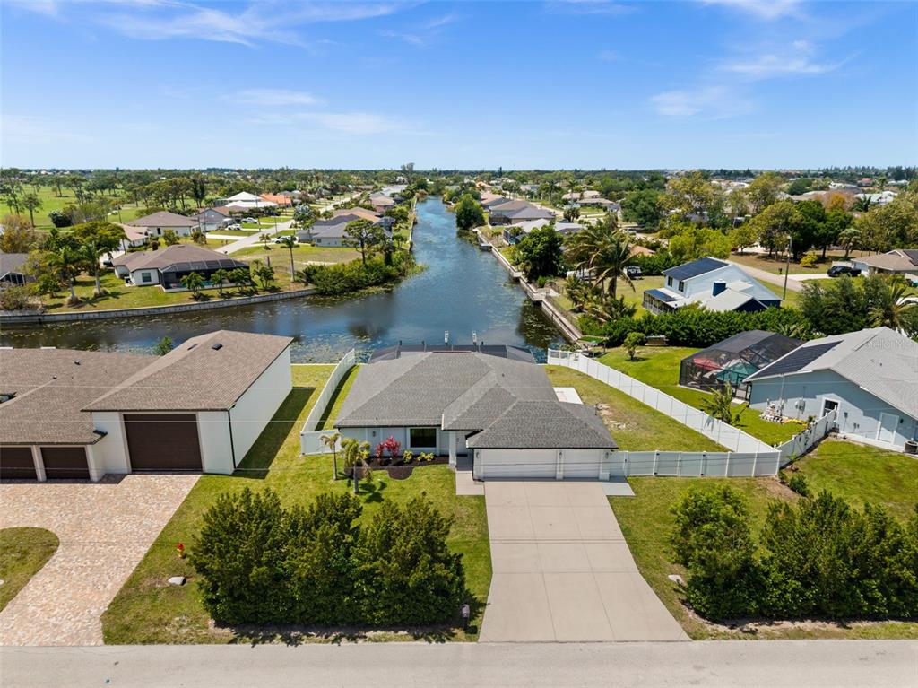 Amazing long Western Canal Views