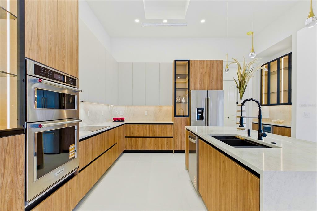 LUXURY LIVING MEETS THE ULTIMATE SWFL LIFESTYLE in the highly desirable SW Cape Coral Paradise!