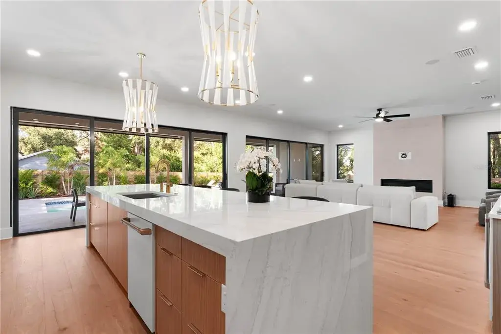 Property for sale at 1009 W CORAL STREET, TAMPA, FL, 33602