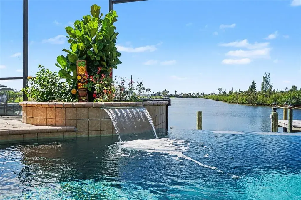 4214 Gulfstream Pkwy, Cape Coral, FL 33993