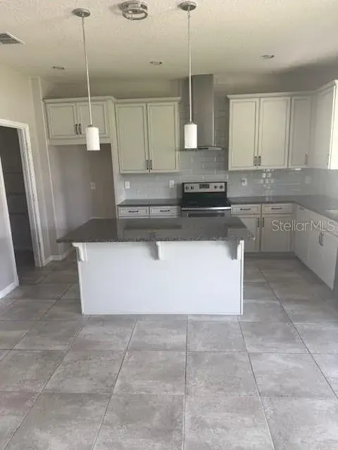 The kitchen and island have granite countertops.