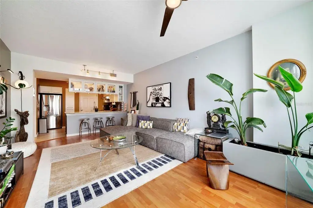Living Room - Image 2