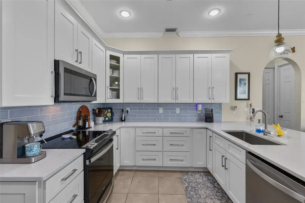 Property for sale at 4111 SE 10TH PLACE, CAPE CORAL, FL, 33904