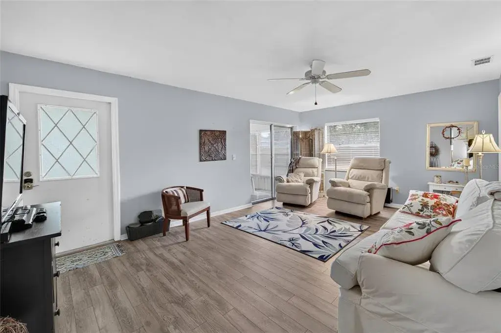 Property for sale at 1607 HOVINGTON CIRCLE UNIT 229, SUN CITY CENTER, FL, 33573