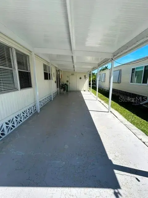 carport can fit 2 cars