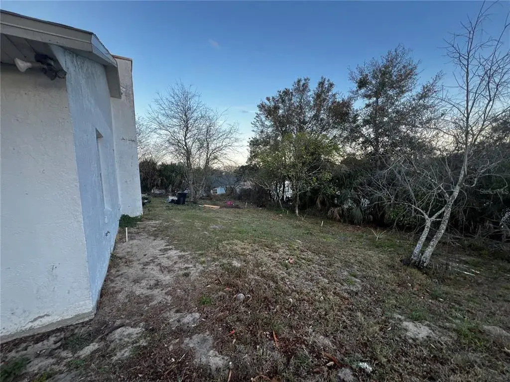 RIGHT SIDE OF HOUSE