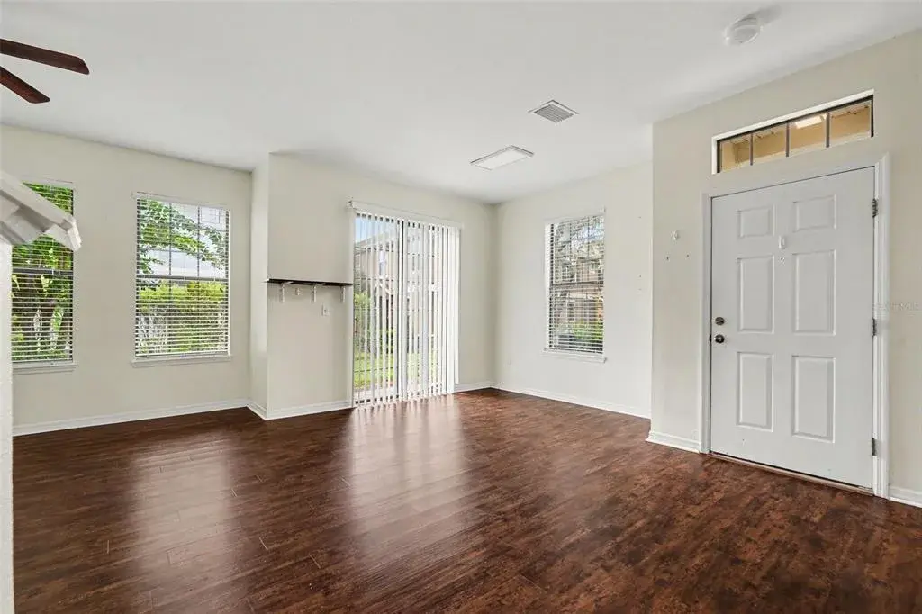 5520 Kinglethill Dr, Lithia FL 33547 - Entry/Dining Area