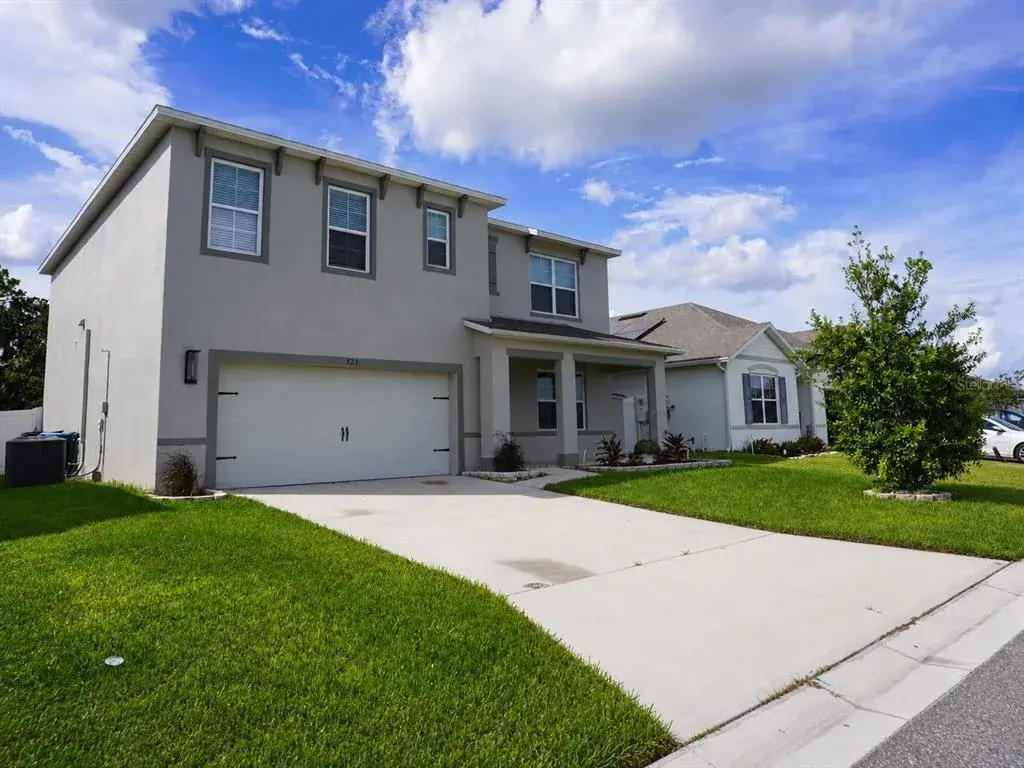 Welcome to 323 Harbour Way in Mulberry, FL