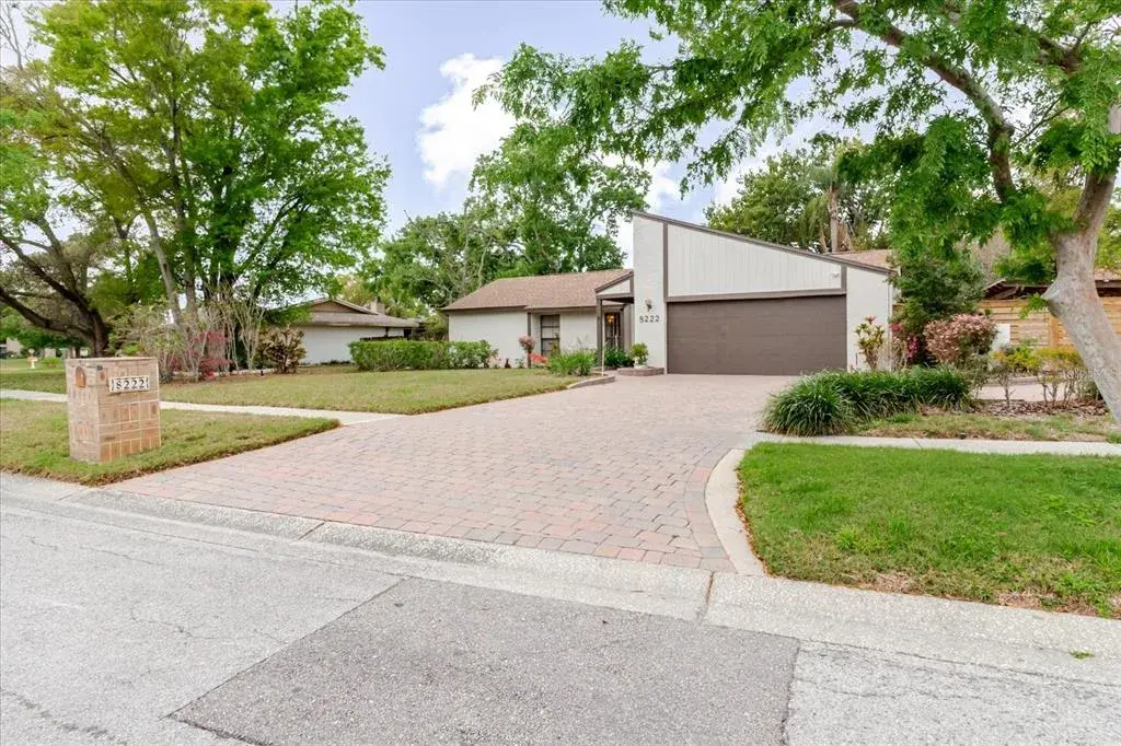 Property for sale at 8222 LA SERENA DRIVE, TAMPA, FL, 33614