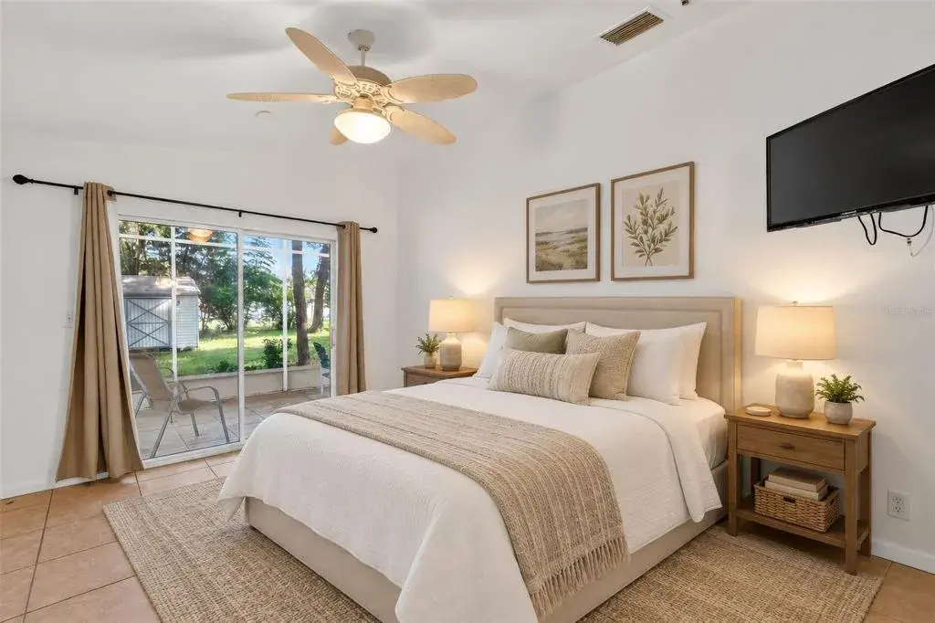 Property for sale at 2010 1/2 VINE STREET, LEESBURG, FL, 34748