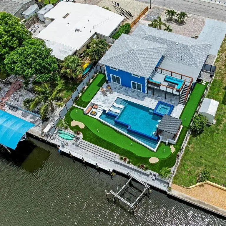 Canal Home