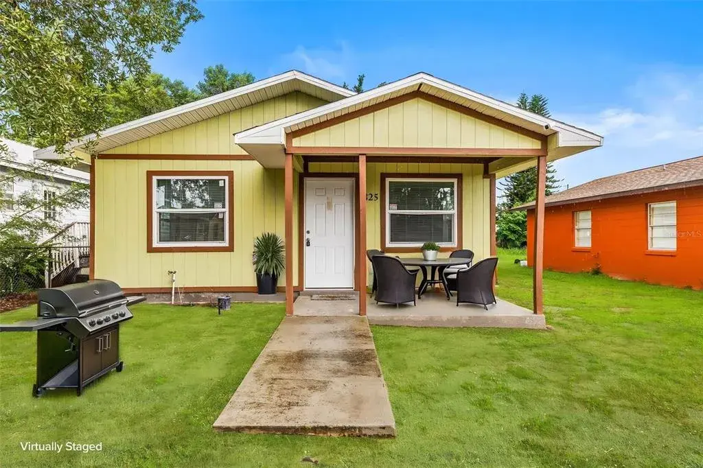 Virtual stage front yard