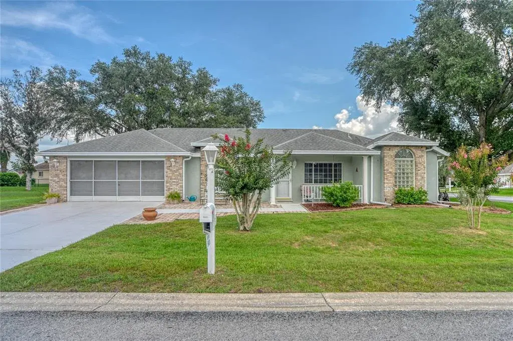 Beautifully maintained Pindo II Model on Corner Lot