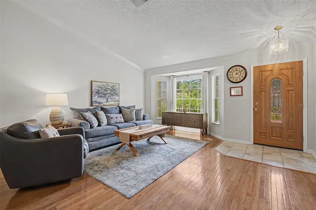 Welcoming first impression with bay window