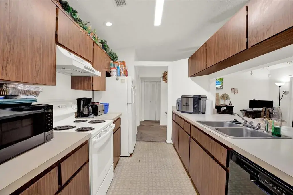 Property for sale at 7502 GADSDEN DRIVE, TEMPLE TERRACE, FL, 33637