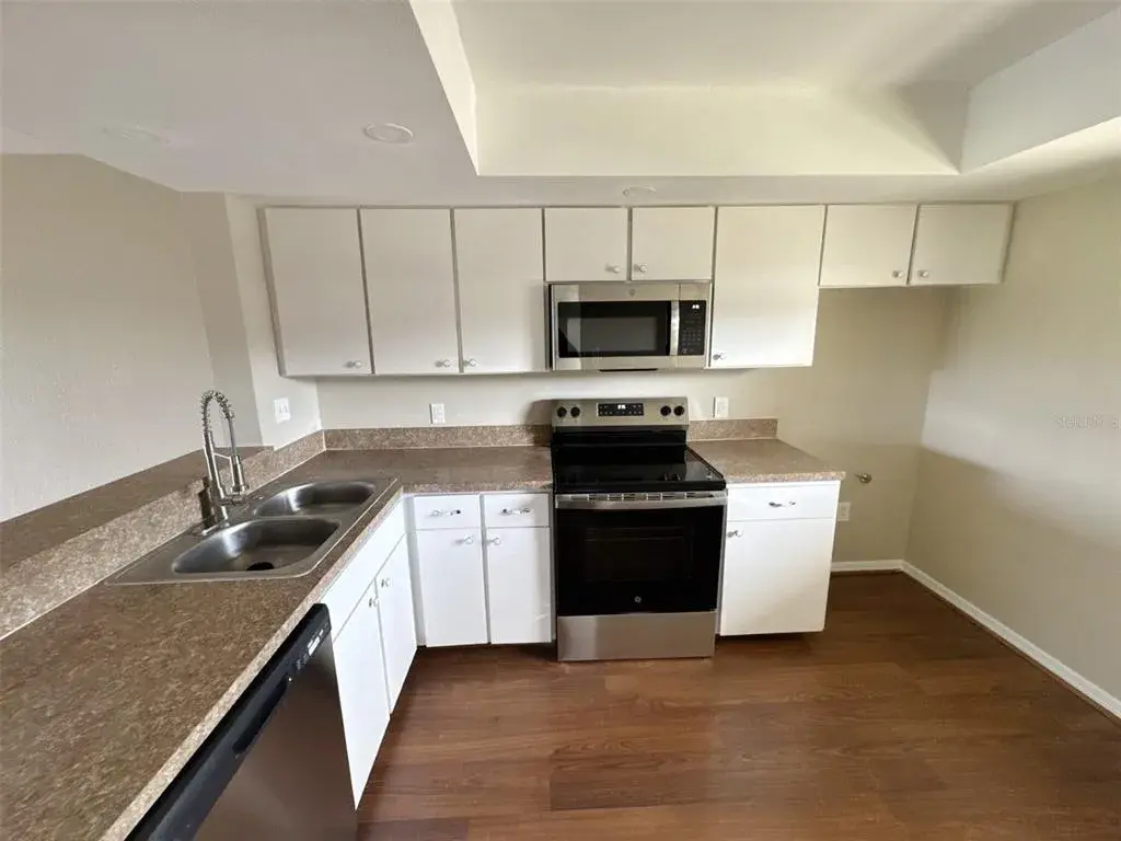 kitchen with breakfast bar - overlooking dining/living room