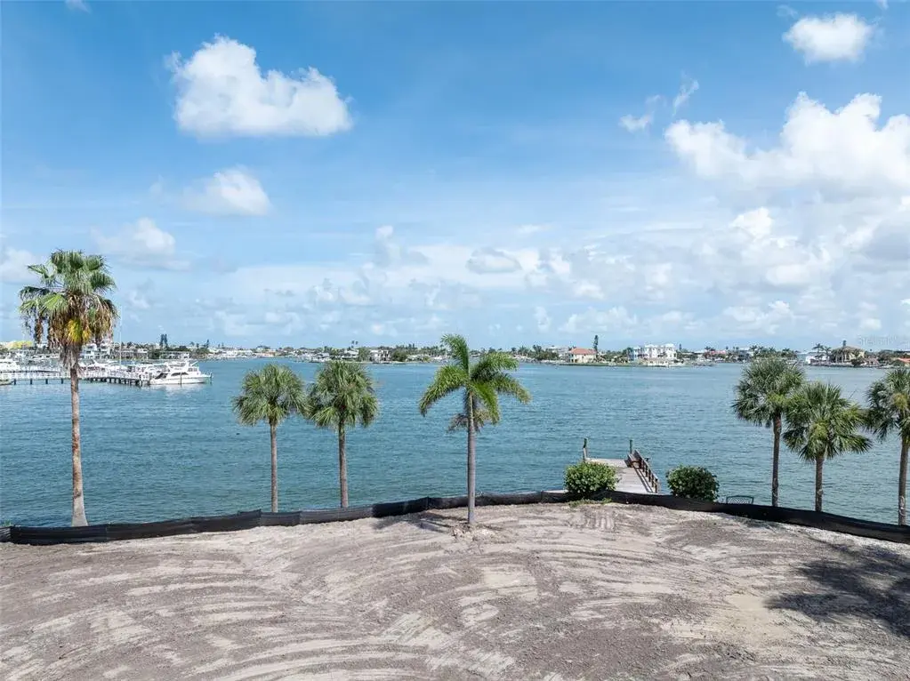 237 feet of Intracoastal Waterfront