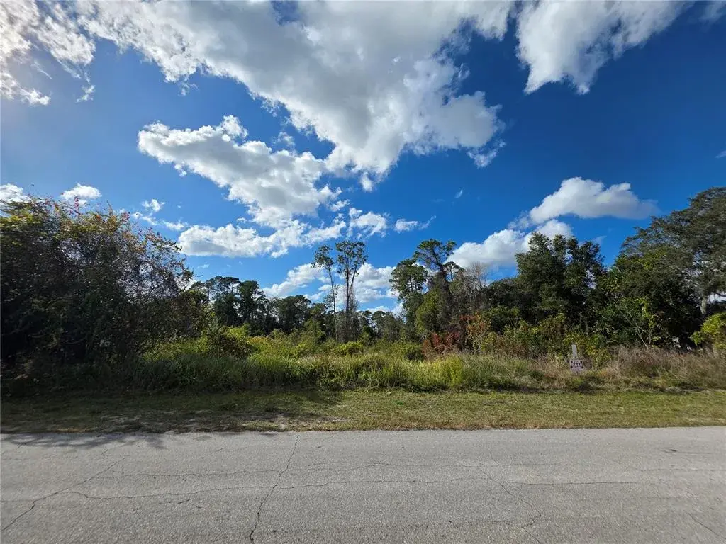 Property for sale at 520 W KINGWAY DRIVE, DELTONA, FL, 32725
