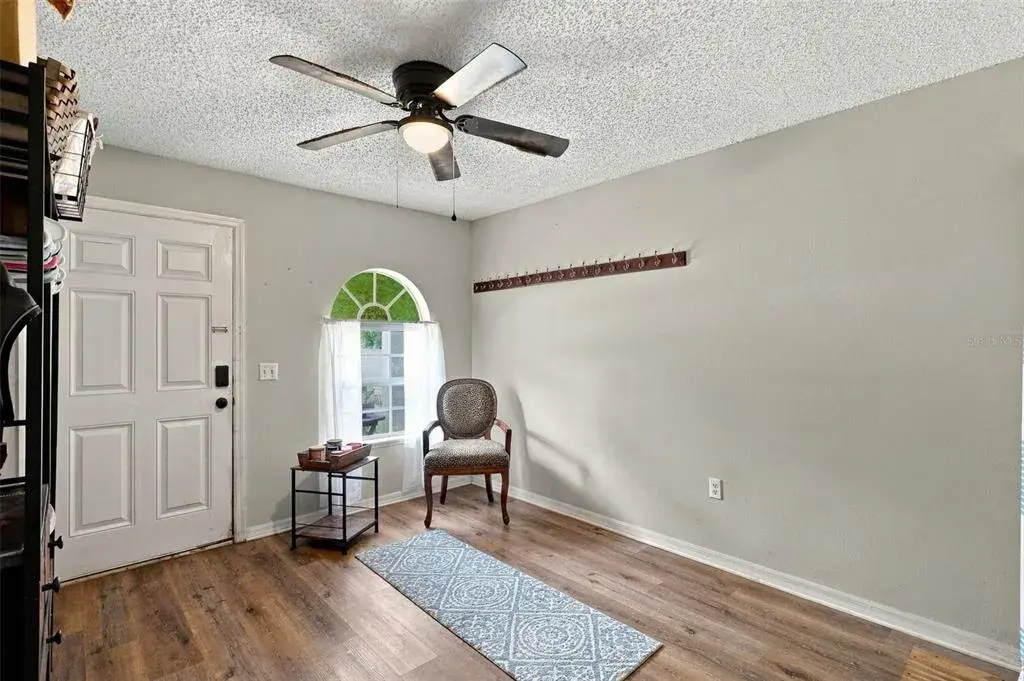 FOYER/ENTRANCE