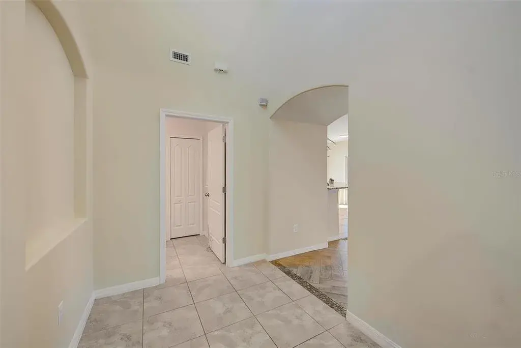 STAGED FOYER