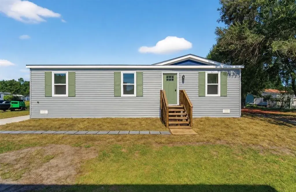 Property for sale at 2207 HIALEAH AVENUE, LEESBURG, FL, 34748