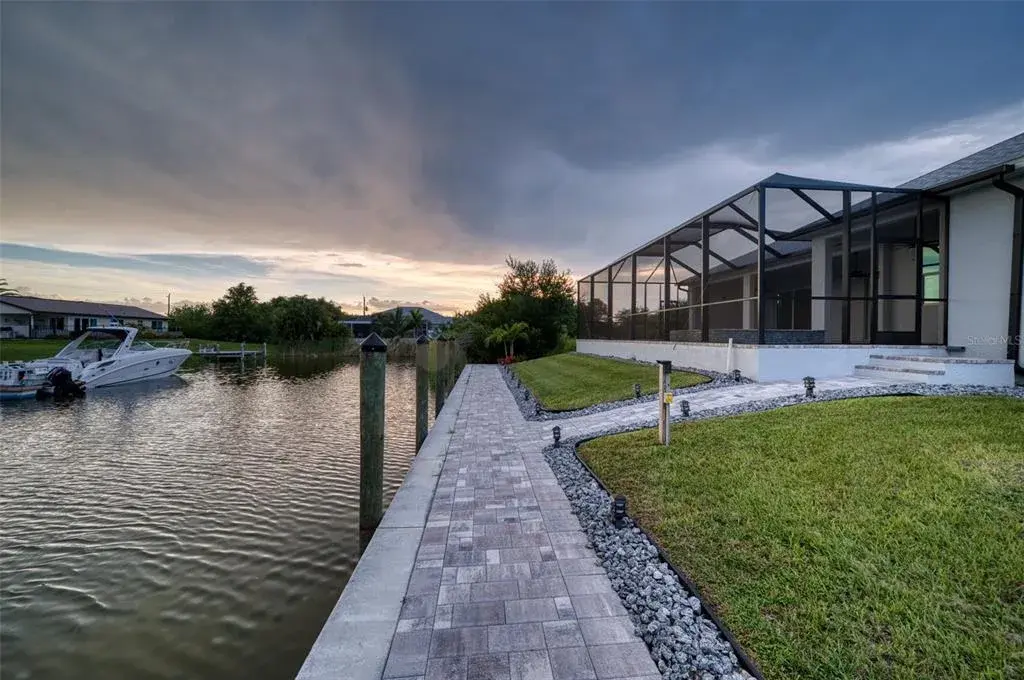 Rear dock and stem wall