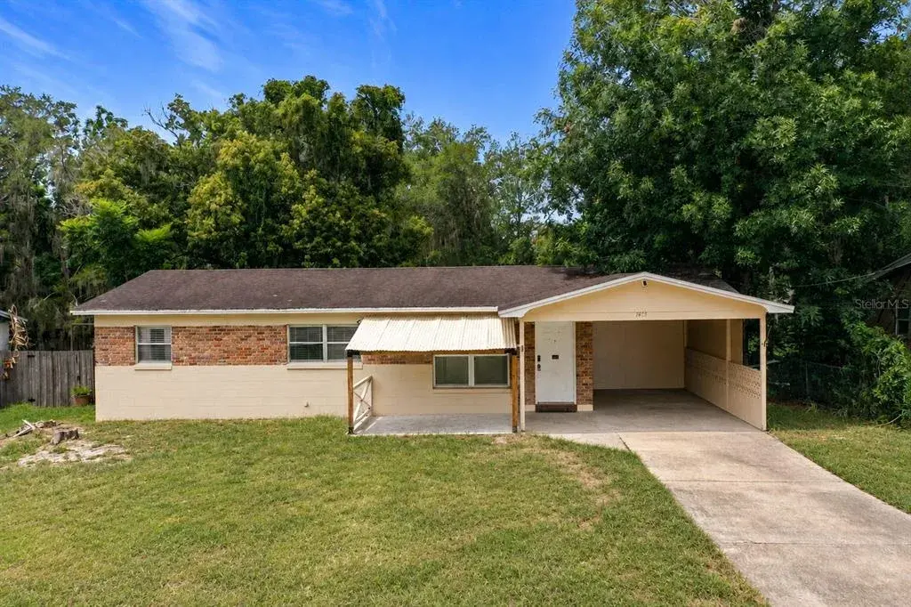 Property for sale at 1405 PEMBROOK DRIVE, LEESBURG, FL, 34748