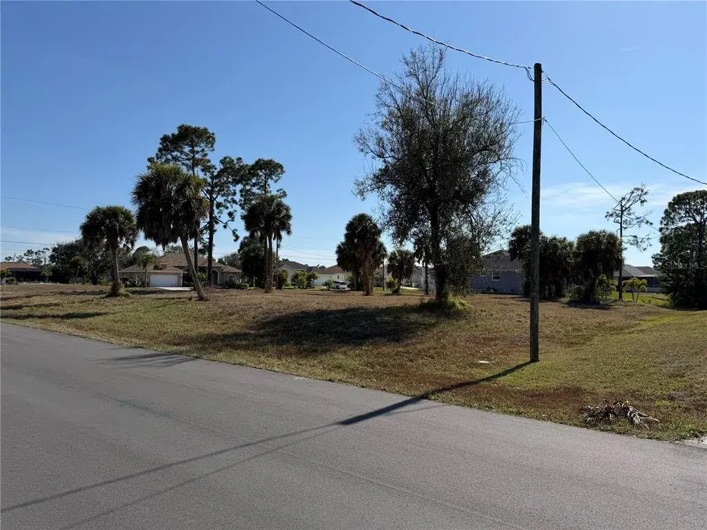 View from Pine Valley Court.  Road frontage extends from about the telephone/power pole to the corner.