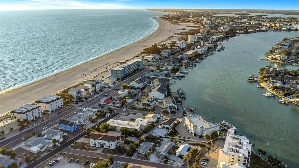 2 blocks from Sunset Vista Park and Treasure Island Beach  an Sunset Beach