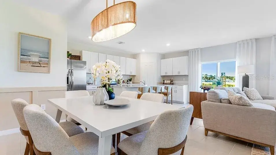 Model Dining Room2
