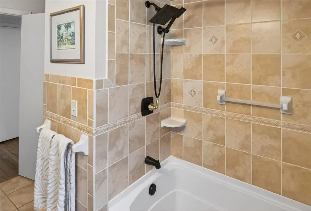 Property for sale at 7588 S CRESCENT LOOP, FLORAL CITY, FL, 34436