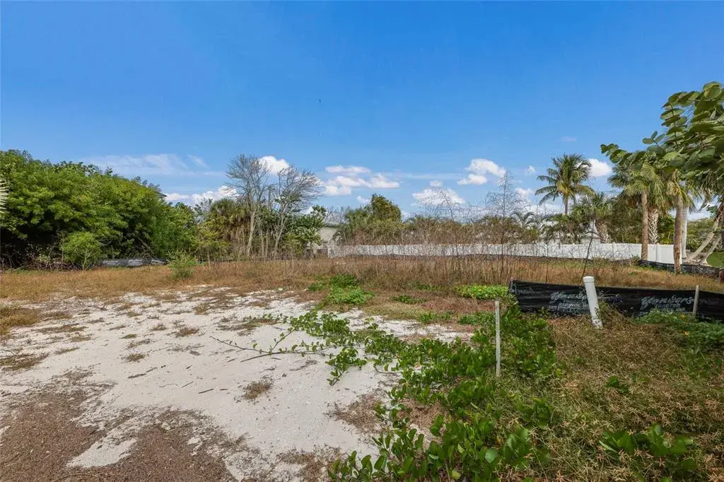 Custom Build a home on 10,598 sf Homesite