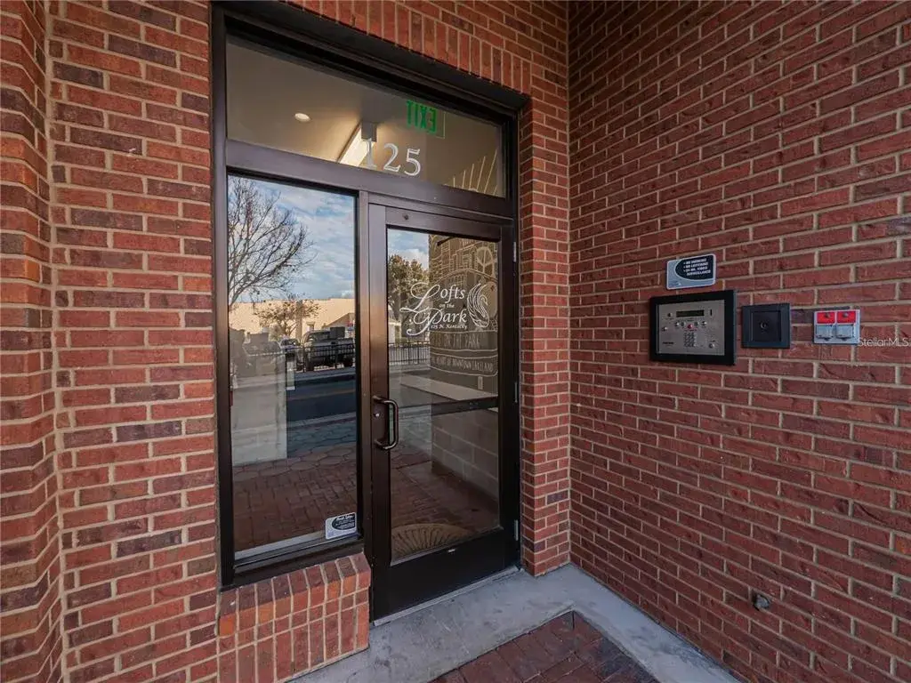 125 N KENTUCKY AVE