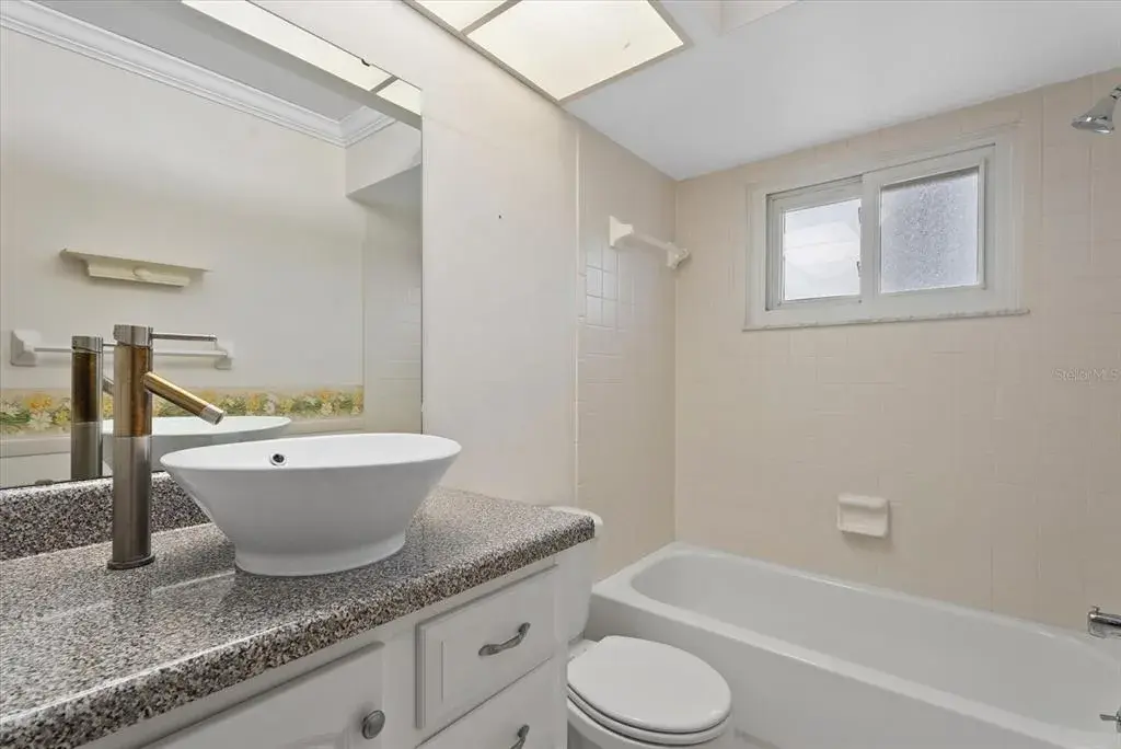 Modern guest Bathroom