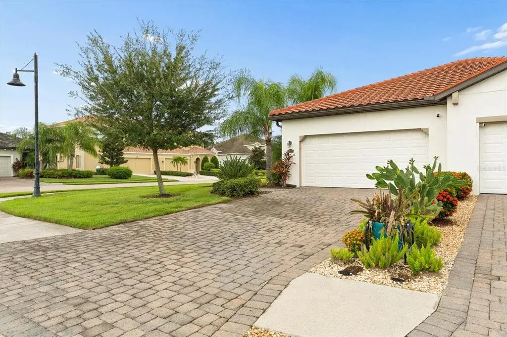 BOUTIQUE COMMUNITY