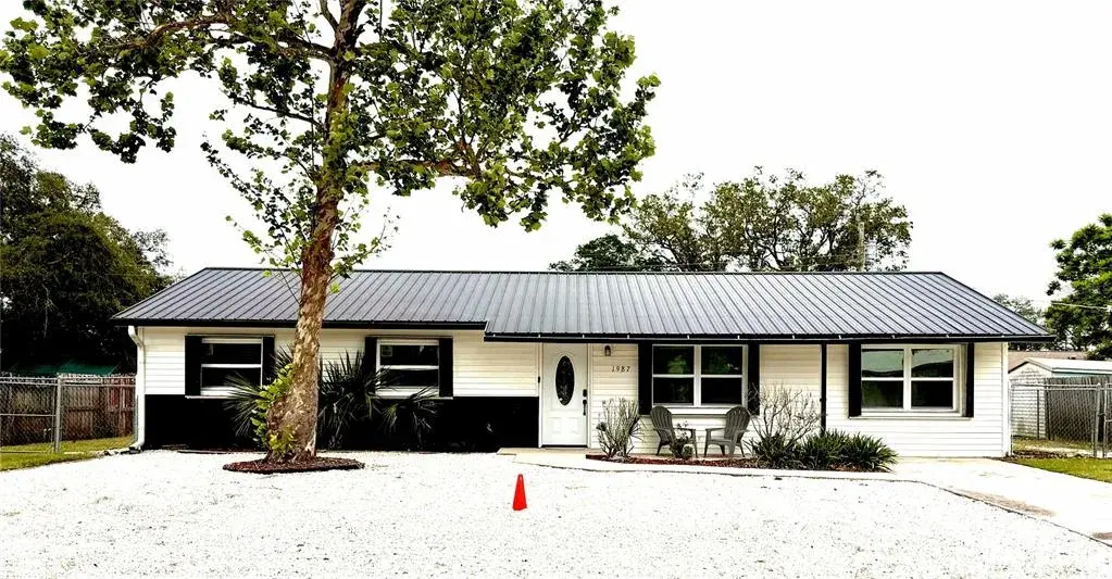 Low maintenace yard with beautiful rocks for adding beauty to landscaping.