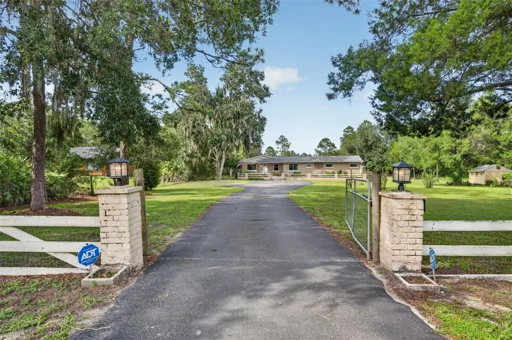 Property for sale at 20963 E COLONIAL DRIVE, CHRISTMAS, FL, 32709