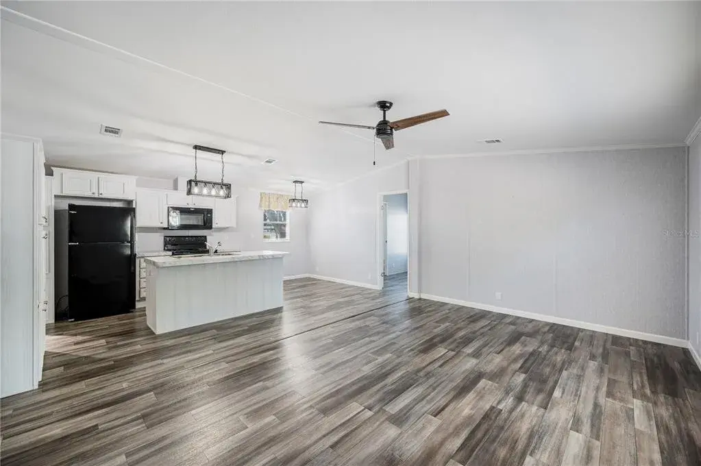 Large open livingroom