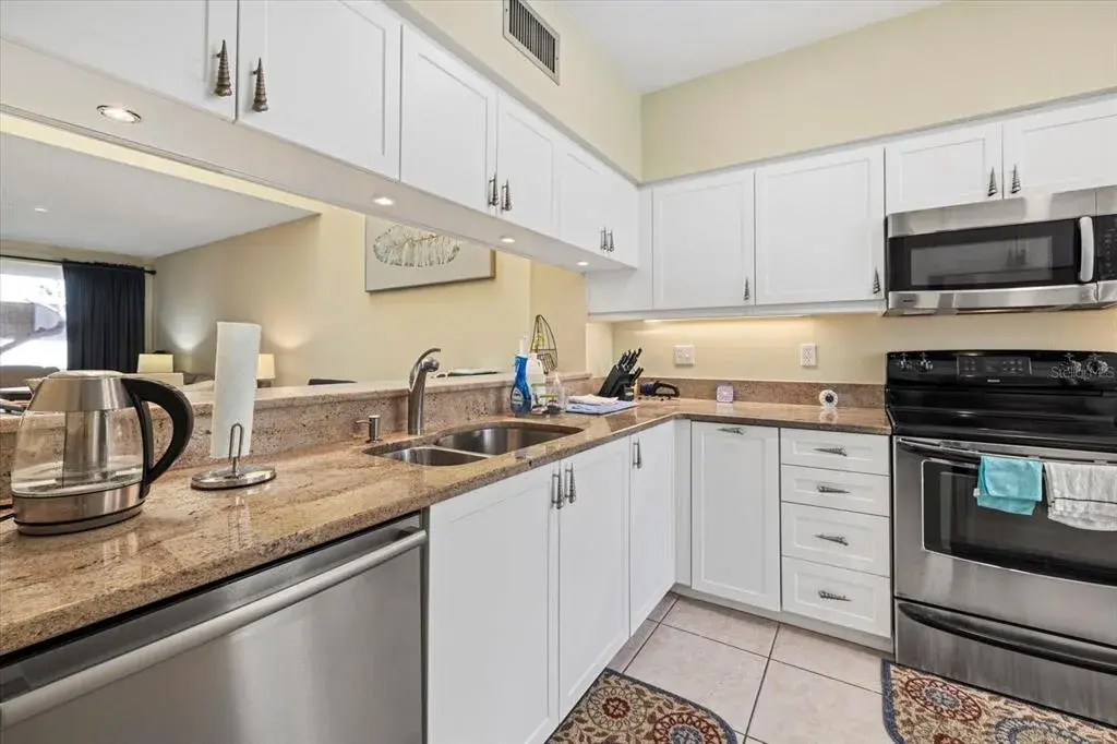Property for sale at 2012 HARBOURSIDE DRIVE UNIT 2102, LONGBOAT KEY, FL, 34228