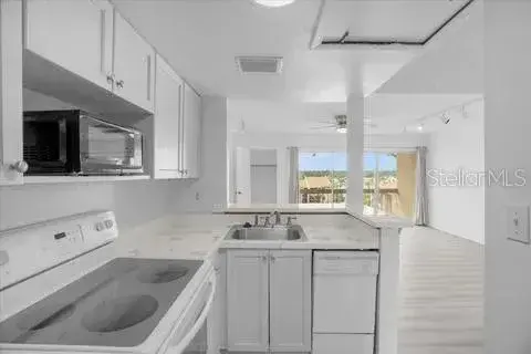 Property for sale at 564 ORANGE DRIVE UNIT 40, ALTAMONTE SPRINGS, FL, 32701