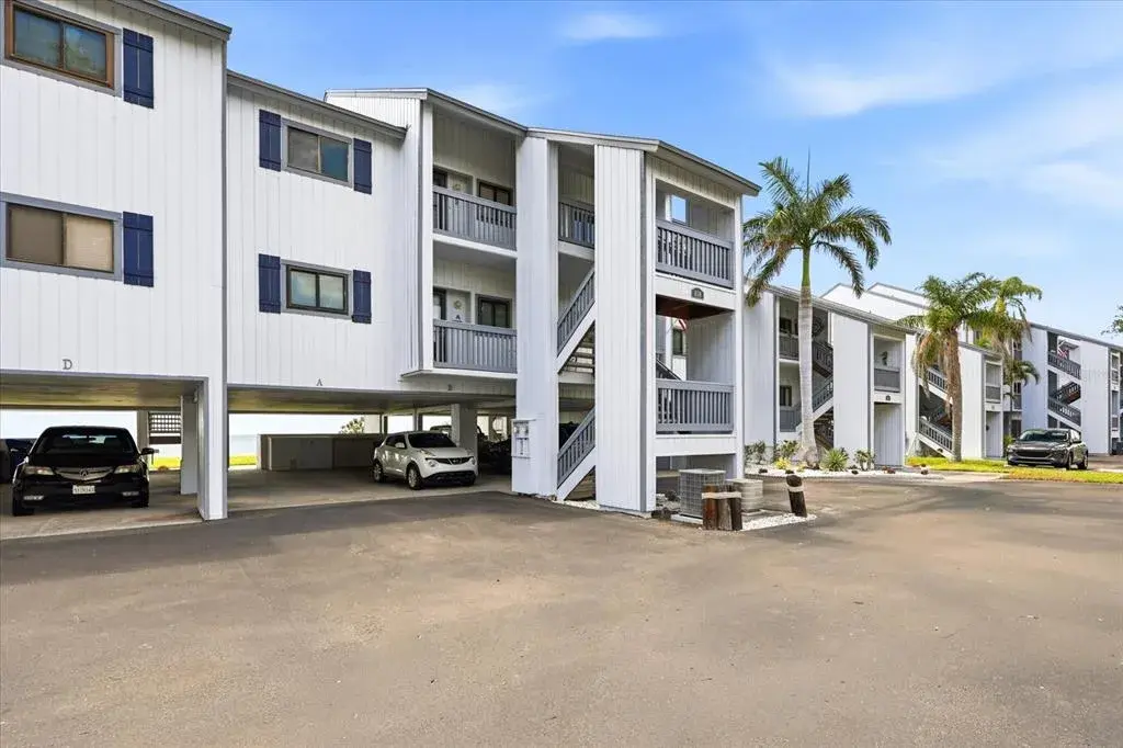Property for sale at 818 BAHIA DEL SOL DRIVE UNIT 28, RUSKIN, FL, 33570