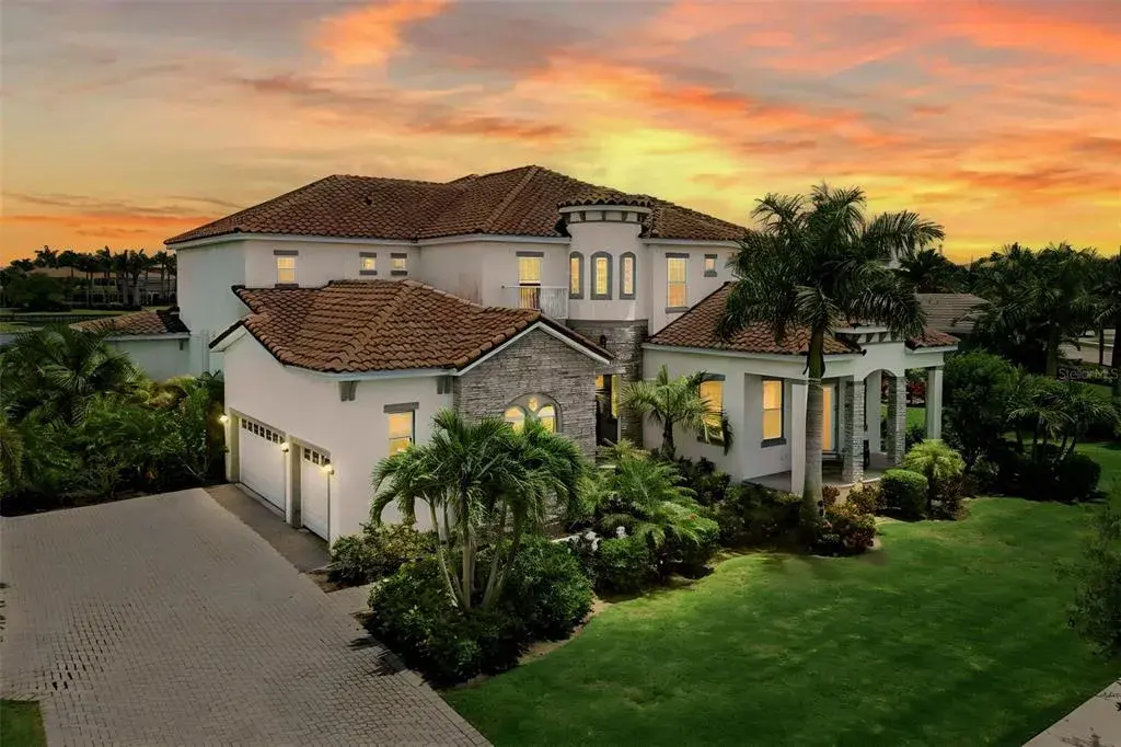 Property for sale at 823 MANNS HARBOR DRIVE, APOLLO BEACH, FL, 33572
