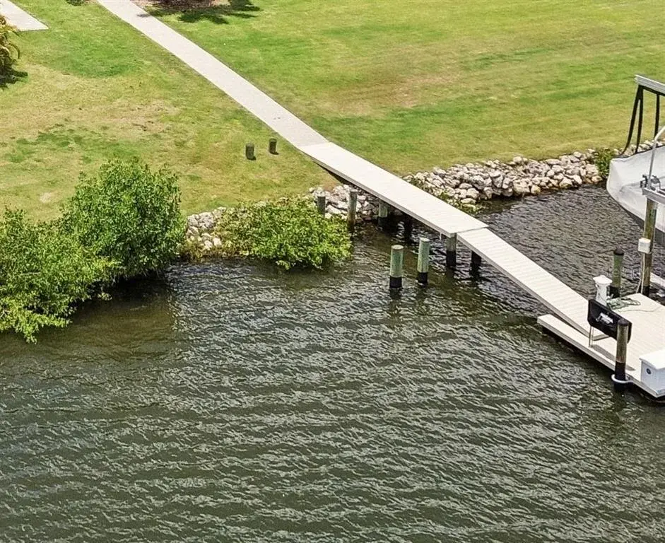 Property for sale at 823 MANNS HARBOR DRIVE, APOLLO BEACH, FL, 33572