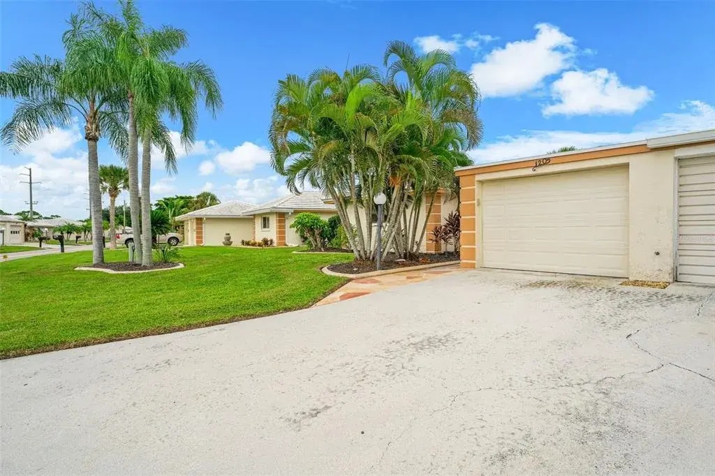 Property for sale at 120 VILLA DRIVE UNIT 120, OSPREY, FL, 34229