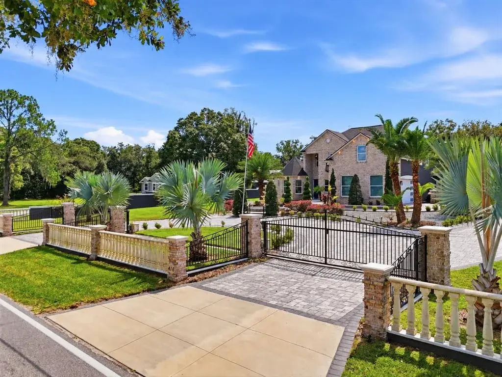 Property for sale at 416 W SOCRUM LOOP ROAD, LAKELAND, FL, 33809